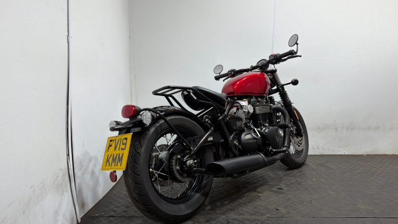 Triumph Bonneville Bobber Black